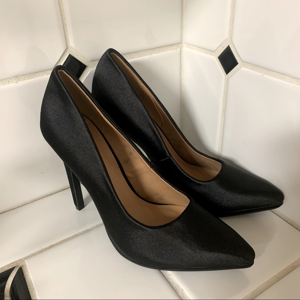 Classic Black Pumps ♠️✨
